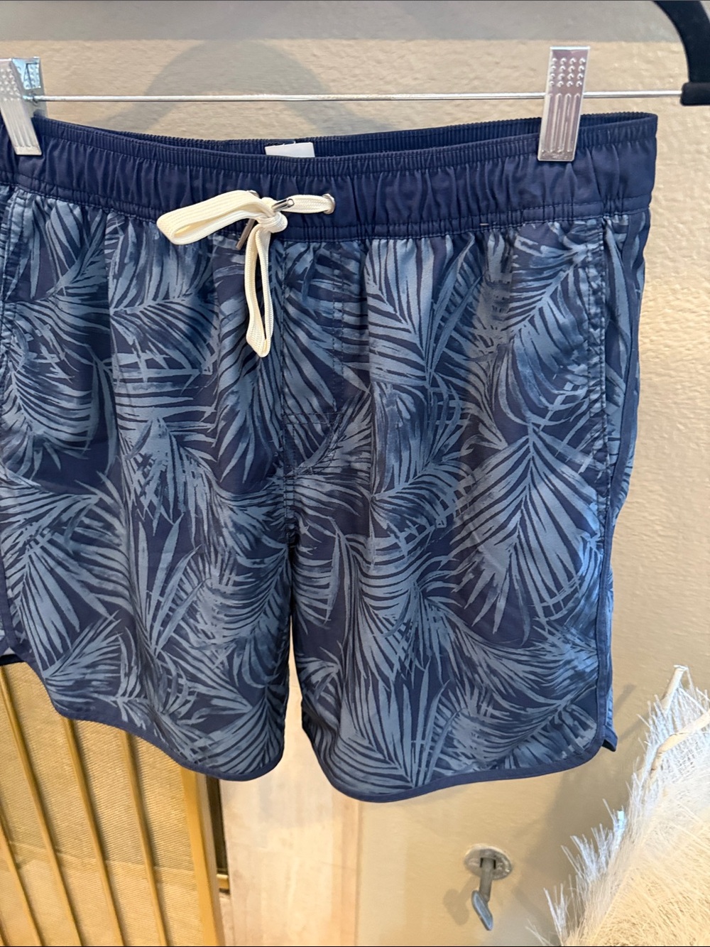 Fair Harbor Men's Medium  Navy Blue Leaf-Print Swim Trunks
